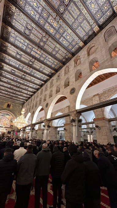 SayfAlqudss's tweet photo. صلاة فجر الجمعة الثانية من شهر رمضان في المسجد الأقصى المبارك https://t.co/56qBNtg5I8