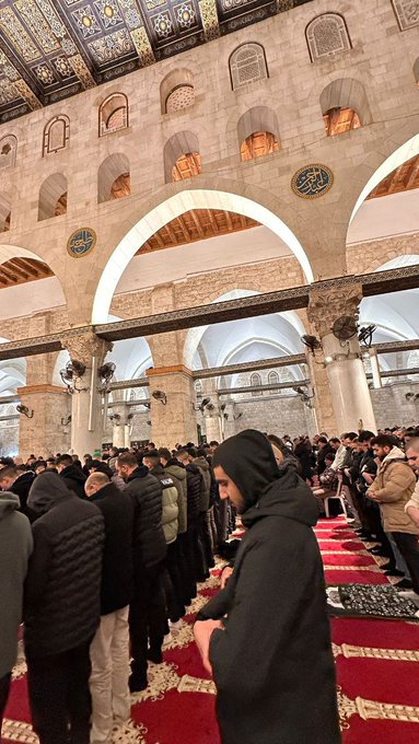 SayfAlqudss's tweet photo. صلاة فجر الجمعة الثانية من شهر رمضان في المسجد الأقصى المبارك https://t.co/56qBNtg5I8
