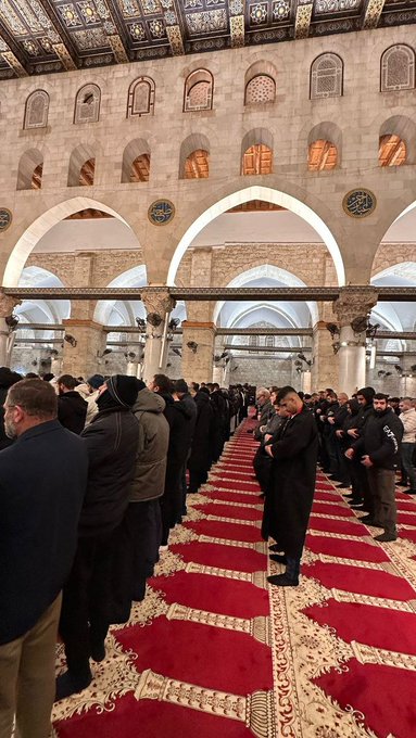 SayfAlqudss's tweet photo. صلاة فجر الجمعة الثانية من شهر رمضان في المسجد الأقصى المبارك https://t.co/56qBNtg5I8