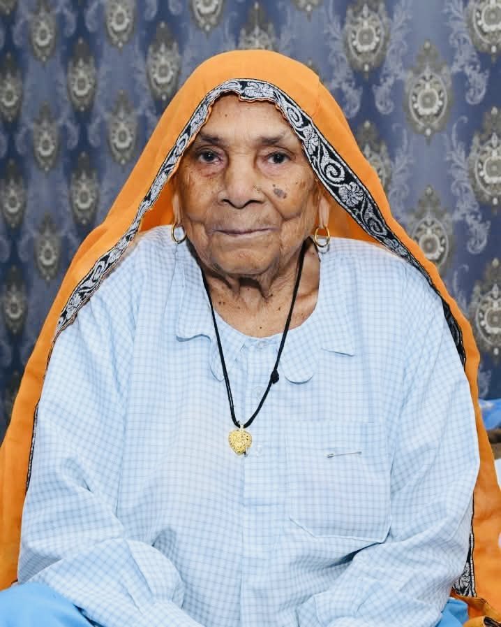 राजस्थान विधानसभा में नेता प्रतिपक्ष श्री <a href="/TikaRamJullyINC/">Tika Ram Jully</a> जी की माताजी श्रीमती चलती देवी जी के निधन का दुखद समाचार प्राप्त हुआ है। 

ईश्वर दिवंगत आत्मा को श्रीचरणों में स्थान दें एवं शोक संतप्त परिजनों को यह आघात सहने का संबल प्रदान करें।
ॐ शांति