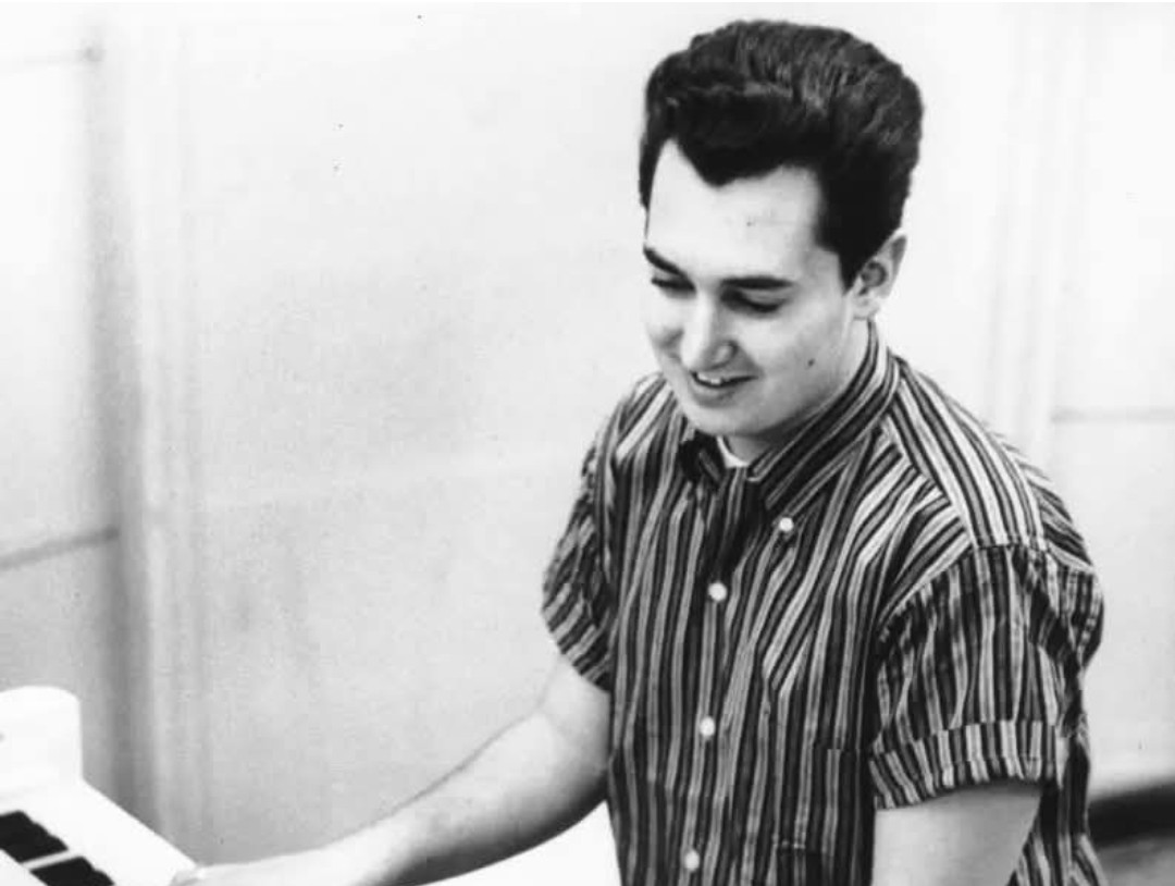RadRadcliffe's tweet photo. @neilsedaka 🎶🙏🏾💜🙏🏾🎶 https://t.co/YOoiPNbVpt