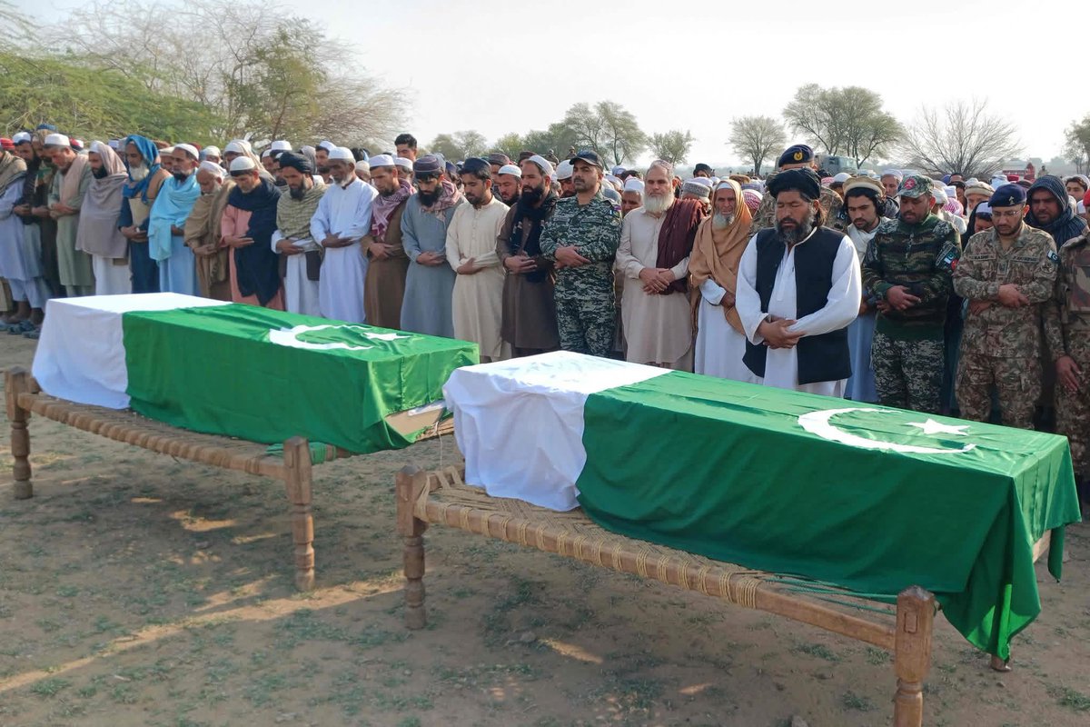 JamilAm010's tweet photo. دنیا کے دوسرے ممالک اپنی فوجی صنعت کی آزمائشیں سمندر میں کرتے ہیں، اور ہمیں اللہ تعالیٰ نے پاکستان انگلیوں پر دے دیا ہے 😁

اللہ تعالیٰ ان کے مُردوں میں برکت ڈال دے 😂
#PakAfghanWar #Pakistani https://t.co/mqGRrKyVpj