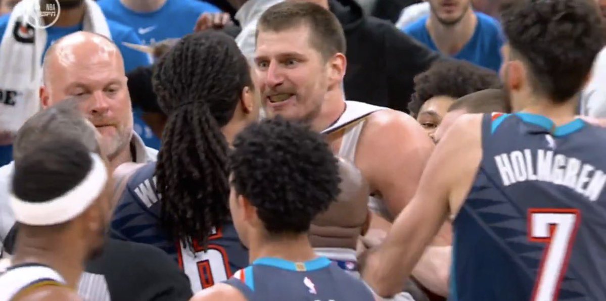 Dawg look at Jokic 😭