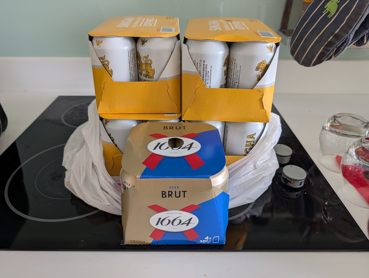Phuket_Sammy's tweet image. Foodpanda for the win. Guess I'm missing Thailand after... a week.

And France? 😅

#DayDrinking