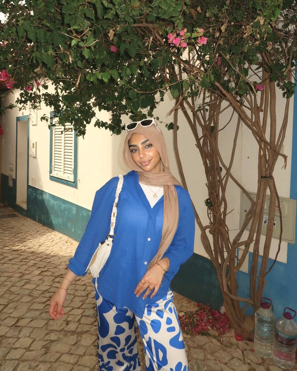 Say heyy to the woman in blue 🥰