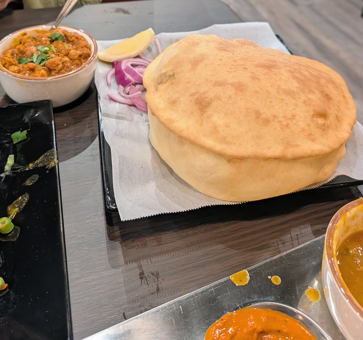 तिमार्को टेम्को बजाइराखो, हामि त इ दाबिन्च। 
ग्वा ग्वा रुदै बस्ने विद्वान हरु निरआहार बसुन।
ए केटा ले ले दुइ पोटि काँचो लसुन