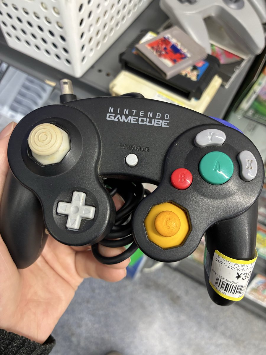 ゲームキューブのコントローラのジャンクが330円。探してたときに