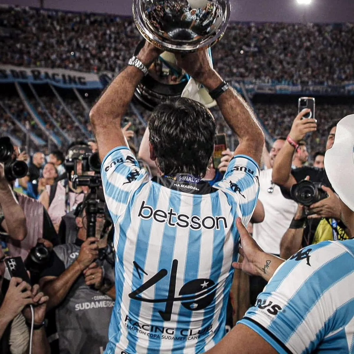lukaperiale's tweet photo. Uno de los nuestros.

Feliz cumpleaños Gustavo, Racing te ama. https://t.co/R1wezMVXeH