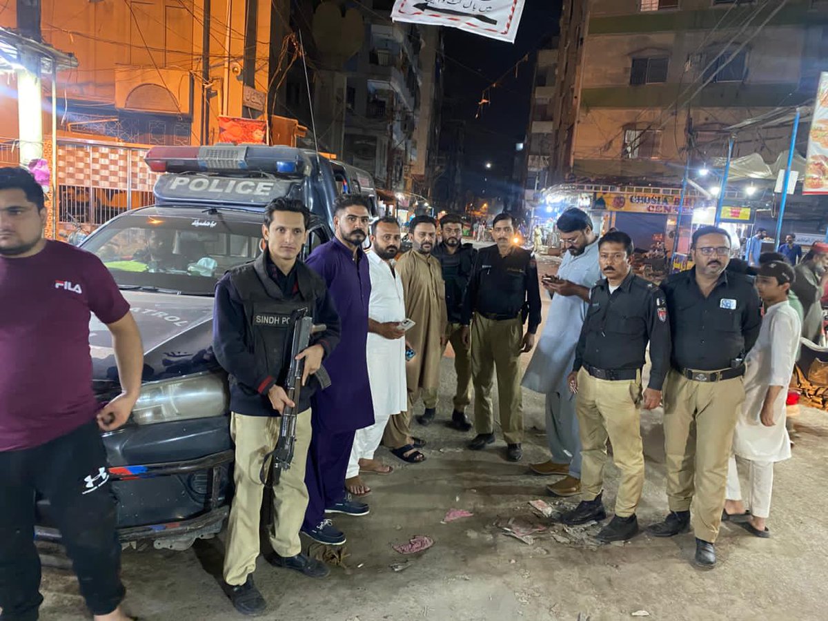 KarachiPolice_'s tweet photo. ڈسٹرکٹ سٹی پولیس کا رات گئے ٹارگٹڈ کومبنگ/سرچ آپریشن۔
98 غیر قانونی افغان باشندے حراست میں، عارضی رہائشی ایکٹ کی خلاف ورزی پر 61 ملزمان گرفتار۔
کارروائی ایس ایس پی سٹی عارف عزیز کی نگرانی میں مختلف علاقوں، ہوٹلز اور گھروں میں کی گئی۔
#KarachiPolice #TargetedOperation https://t.co/0ohAuPzgyW
