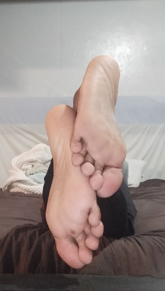 _Prince0fFeet_'s tweet photo. Are you licking and sniffing the screen yet ? 

#feet #findom #alphafeet #footmassage #tallguys #bigfeet https://t.co/LaNZmtHSCe