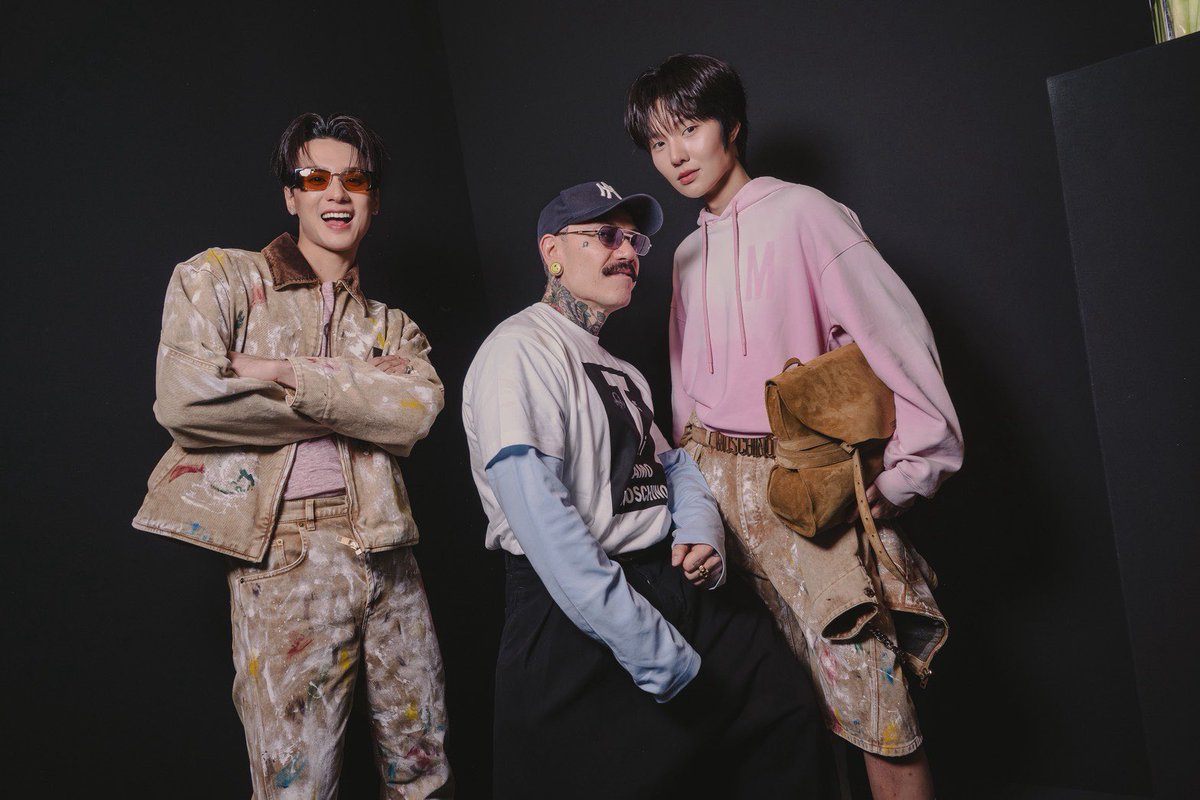 จัดมาอีกโมเมนต์กับ 2 หนุ่ม #เก่งน้ำปิง พบกับ Adrian Appiolaza ครีเอทีฟไดเรกเตอร์คนปัจจุบัน  หลังเดินทางมาร่วมชมแฟชั่นโชว์ Moschino Autumn/Winter 2026 ณ กรุงมิลาน ประเทศอิตาลี ที่จัดขึ้นเมื่อวานที่ผ่านมา 💚

KENGNAMPING TO MILAN FW
#KENGNAMPINGWITHMOSCHINO
#MoschinoFW26 
#Moschino