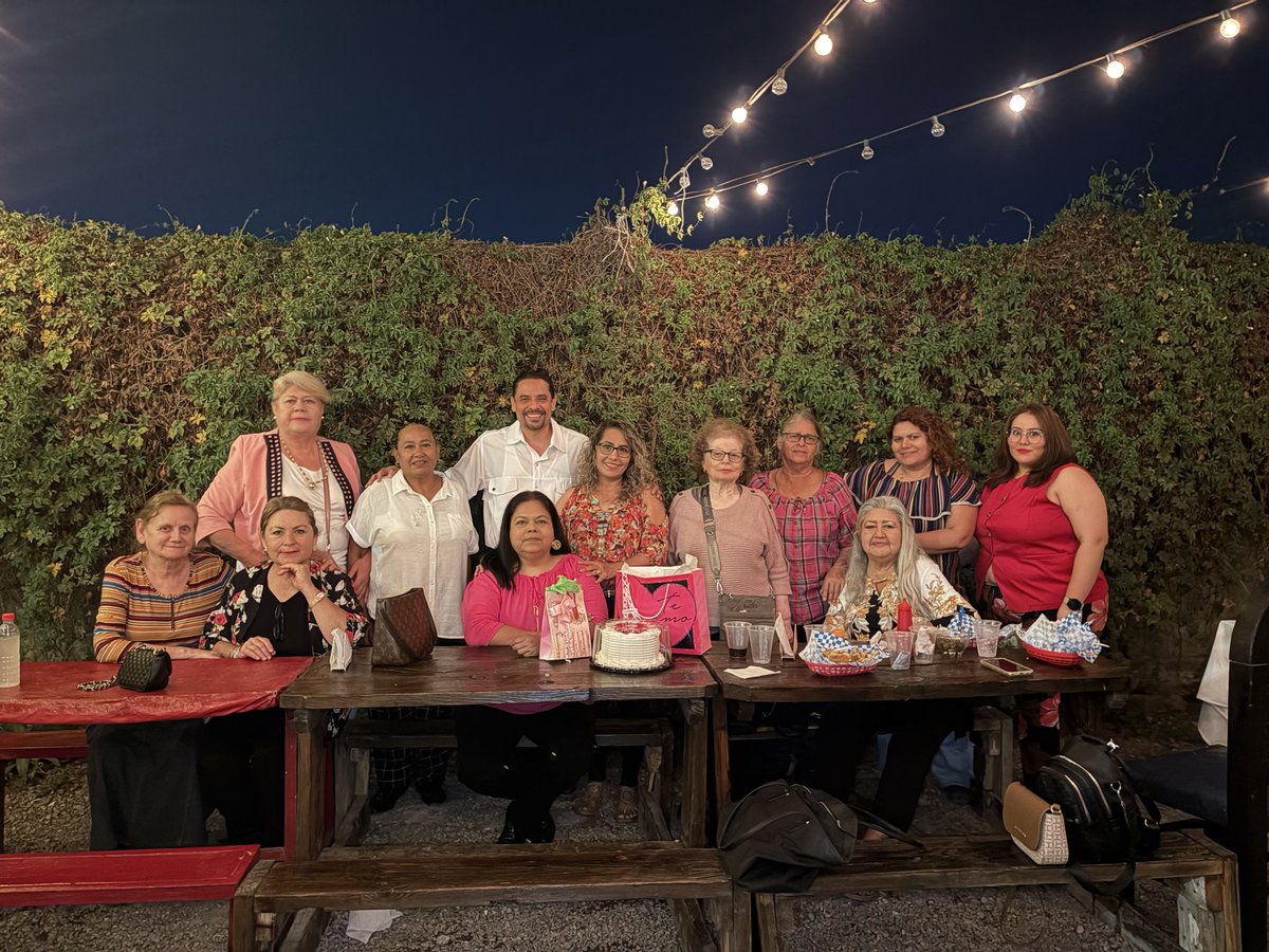 Viernes por la noche dialogando con mujeres líderes comprometidas con su comunidad. 💜

Escuchar sus ideas nos impulsa a seguir trabajando con cercanía y resultados.

#cercaníaqueimpulsa