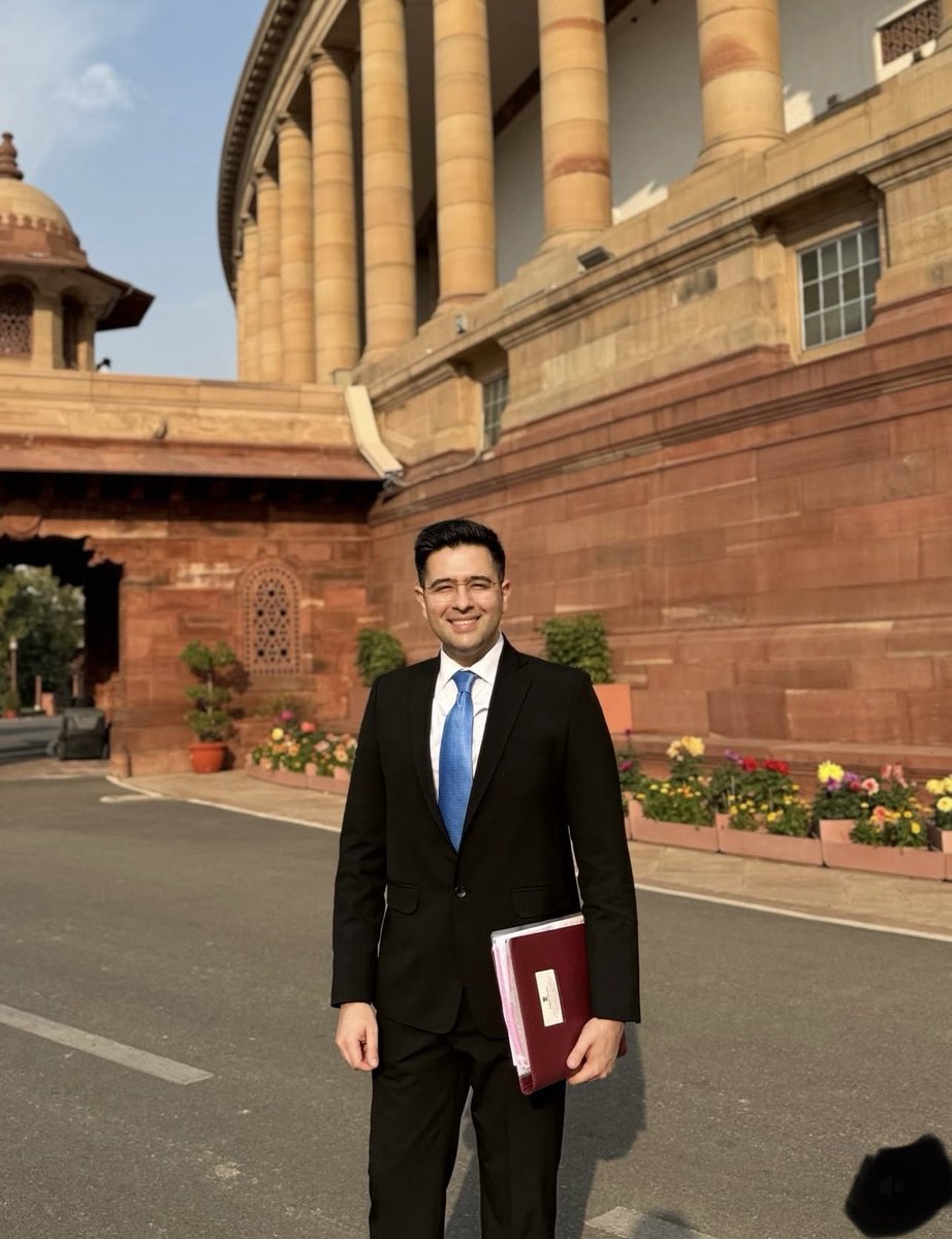 “ क्या री-एडमिशन फी जायज़ है , जब बच्चा उसी स्कूल में है तो बार बार री -एडमिशन के नाम पर हजारों रुपये की लूट क्यों ? “ 

देशभर में कई निजी स्कूलों द्वारा हर साल “री-एडमिशन” के नाम पर फीस लेने का मुद्दा फिर चर्चा में है। अभिभावकों का सवाल है कि जब बच्चा उसी स्कूल में लगातार पढ़