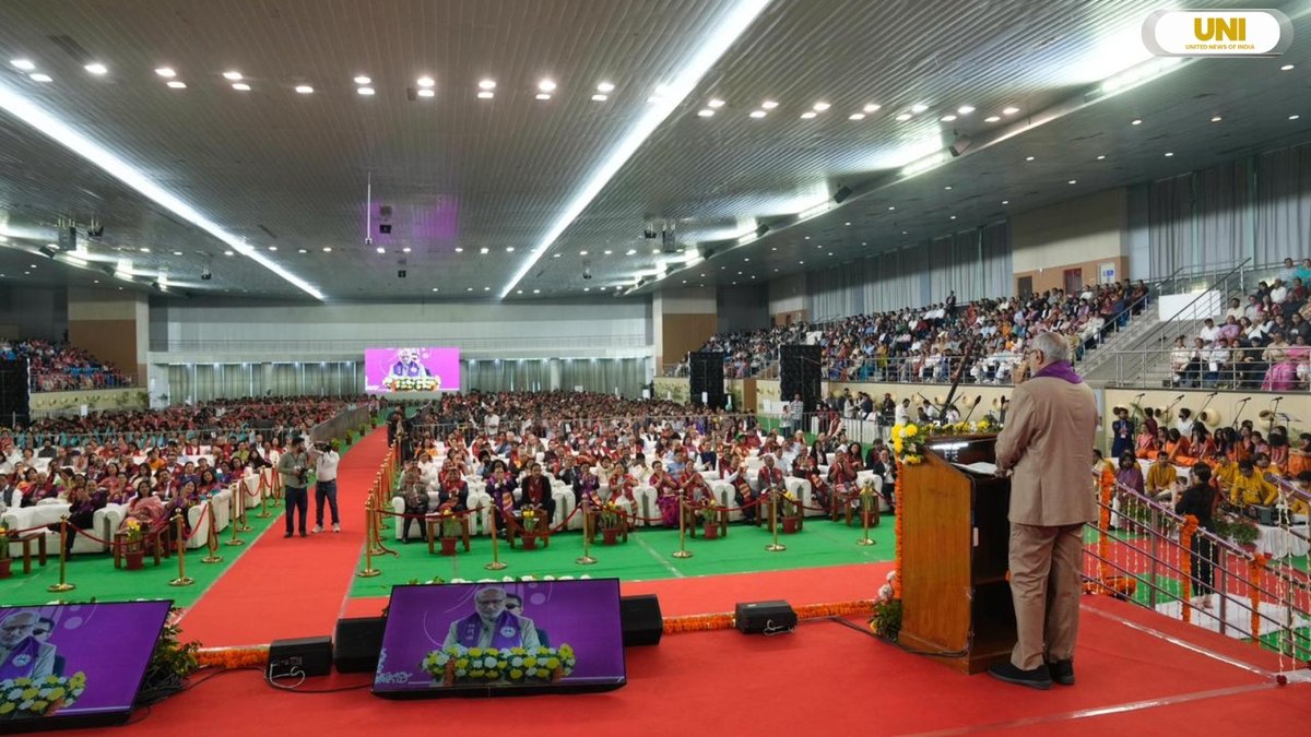 univartaindia1's tweet image. In Photos | उपराष्ट्रपति सी.पी. राधाकृष्णन ने आज दिल्ली विश्वविद्यालय के 102वें दीक्षांत समारोह में मुख्य अतिथि के रूप में भाग लिया और 1.2 लाख से अधिक स्नातकों को डिग्रियां प्रदान कीं।

@VPIndia | @CPR_VP | #CPRadhakrishnan | #DelhiUniversity | #Convocation | #GraduationCeremony