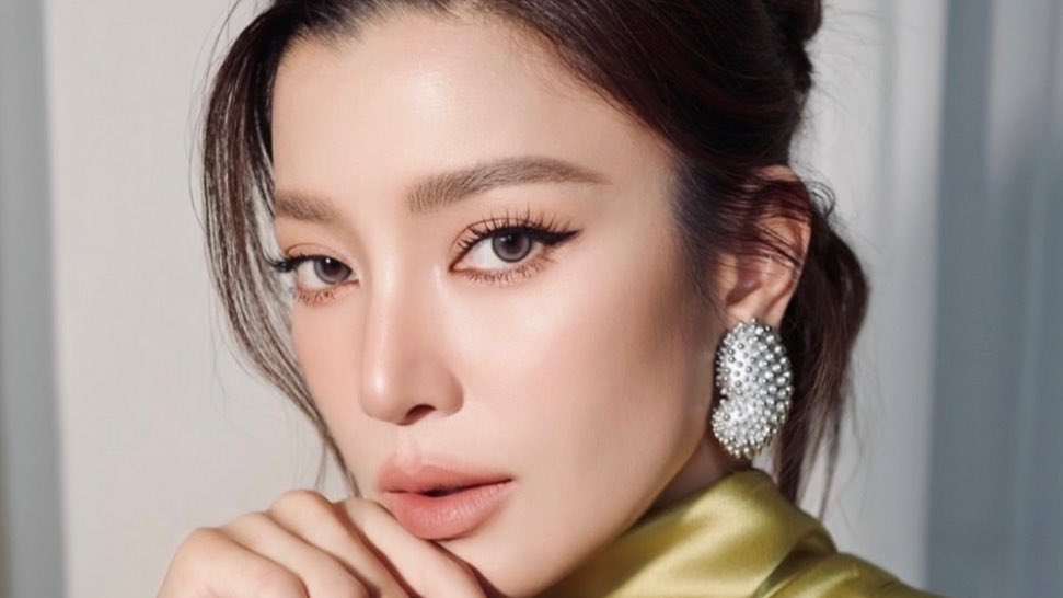 ใครอินการแต่งหน้าแบบโต่วอิน dolly eyeเน้นๆ พอกผิวขาวอะไรก็อินไปนะ กูอินการแต่งหน้าของชีเอมมี่สุดแล้ว กุเข้าไปส่อง ig ชีทุกวัน จะแต่งหน้าตามยังไงดี 555555