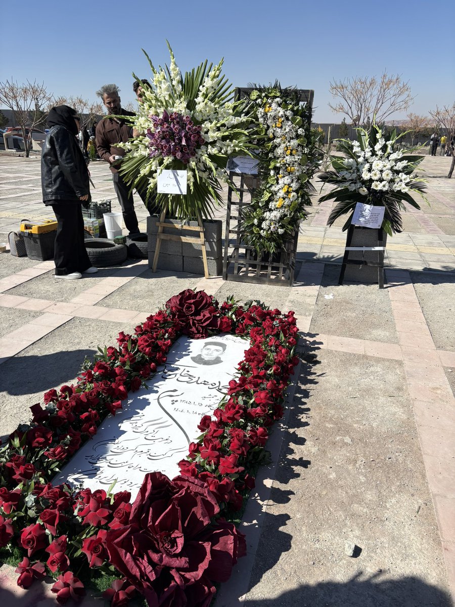 اما من جوری دگر برای تو گریستم برادرِ قهرمانم🕊
#محمدمهدی_خانمحمدی