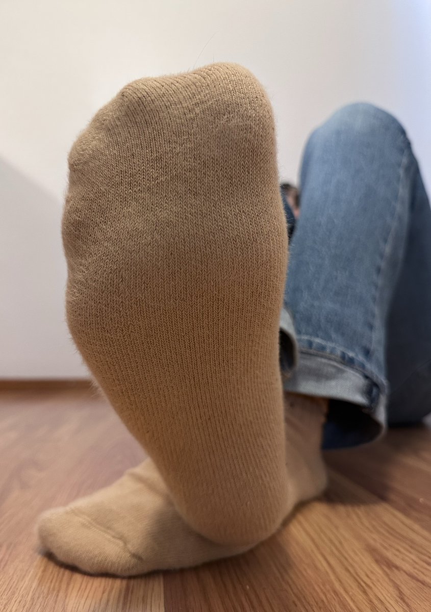 jack_royde's tweet photo. Am I the only one who enjoys the feeling of wearing brand new pair of socks? The softness and warmth, making my feet sweat😈

#gaysocks #gaysockfetish #gaysocksworship #sweatysocks https://t.co/1Tw7KB8xGN