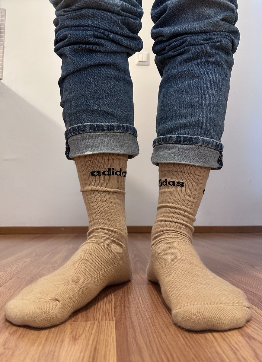 jack_royde's tweet photo. Am I the only one who enjoys the feeling of wearing brand new pair of socks? The softness and warmth, making my feet sweat😈

#gaysocks #gaysockfetish #gaysocksworship #sweatysocks https://t.co/1Tw7KB8xGN