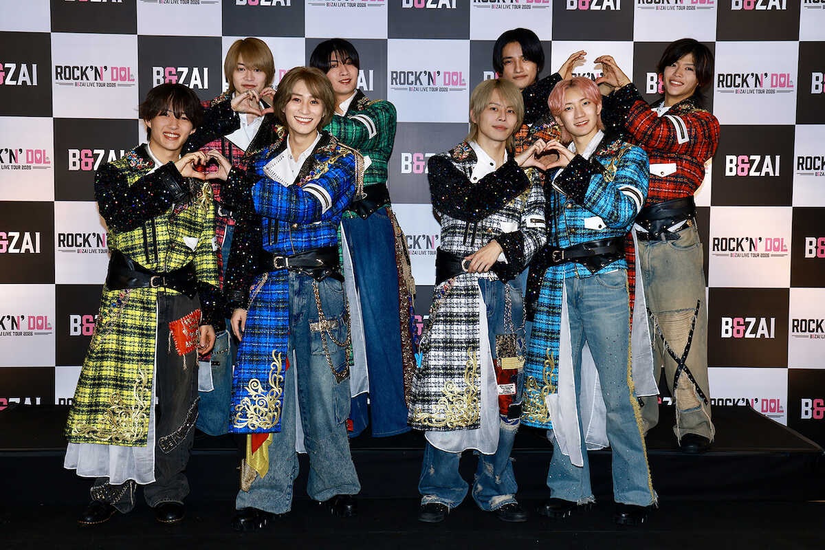 topicool_jp's tweet photo. 【トピクル】

🙌B&amp;ZAI🙌

家族超えの“絆”が生んだ、圧倒的な一体感の正体

同じ釜の飯を食い、同じ部屋で音を鳴らし続けた1年間。その積み重ねこそがバラバラな個性を束ね、武道館へと押し上げる原動力でした。それに囲み取材で気づきました。

▼記事はこちら▼
https://t.co/U3zqPwAKQY

#BandZAI https://t.co/R1L0qHDkc8