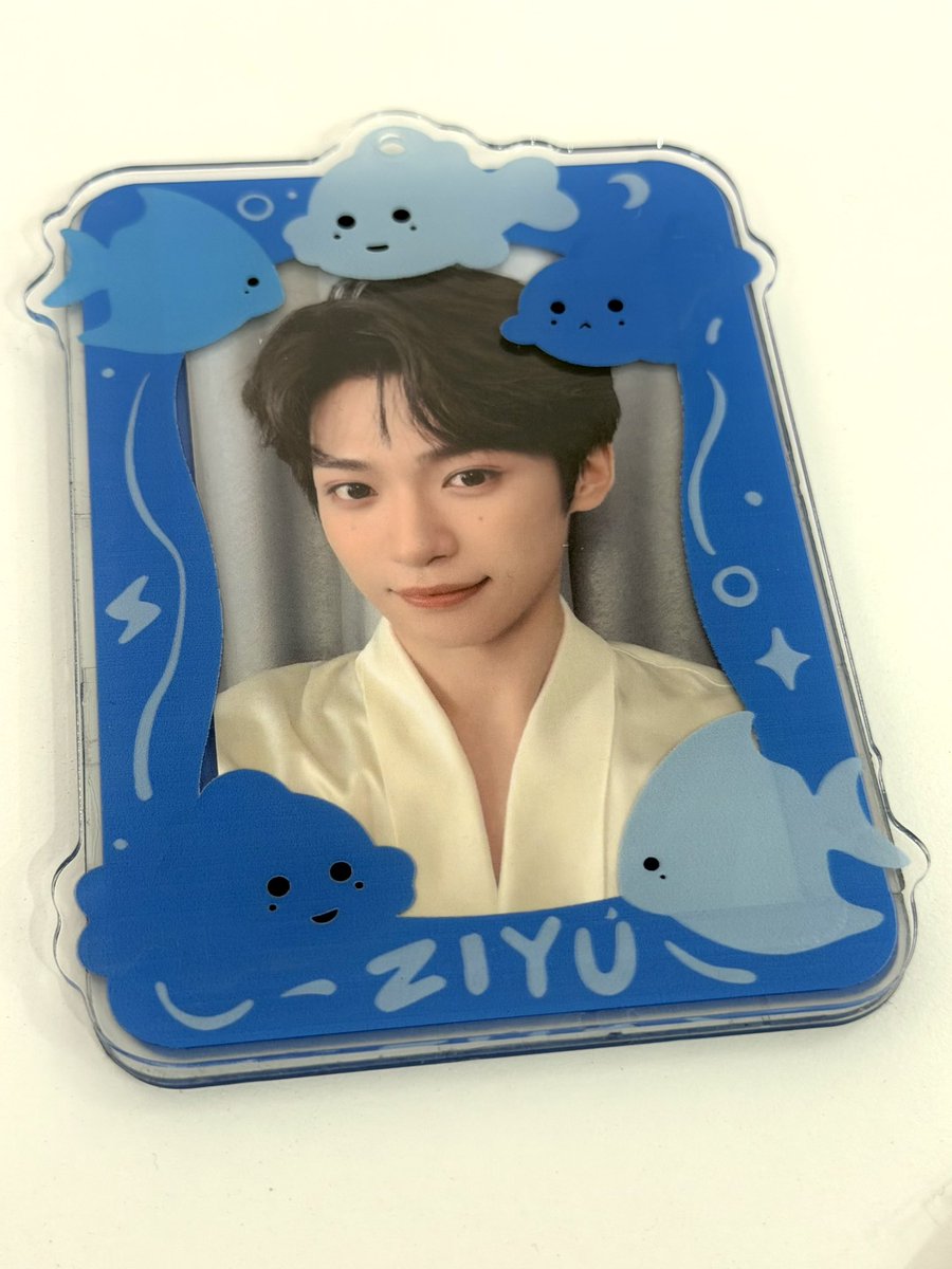 かわいい〜。トレカケース！デコりすぎずシンプルなのに梓渝くんらしさ