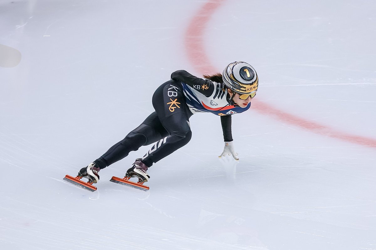 1등 꿀벌 스케이트 타는거 맨날 보고 싶어🍯🤍
#김길리 #쇼트트랙