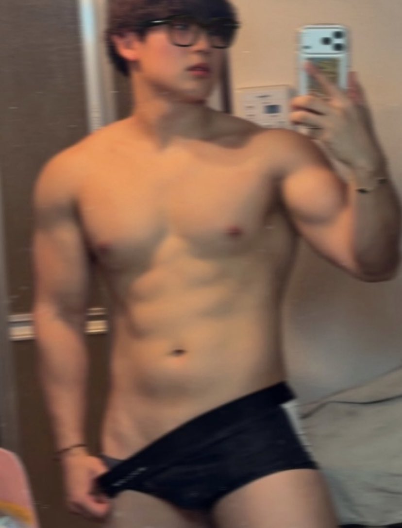 alexispastlife's tweet photo. is he your type??? https://t.co/FaWbeDvqqu