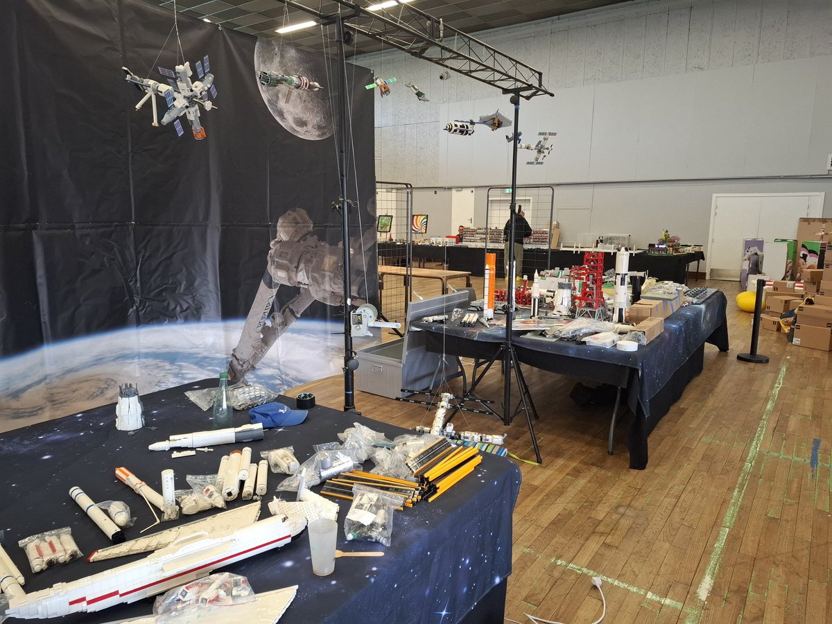 LegoRocketCollection tweet media