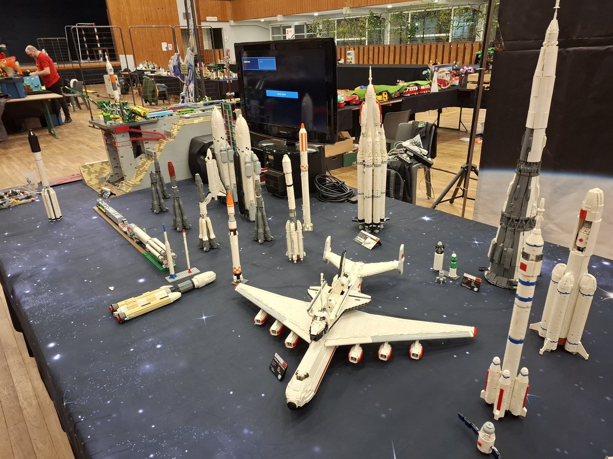 LegoRocketCollection tweet media