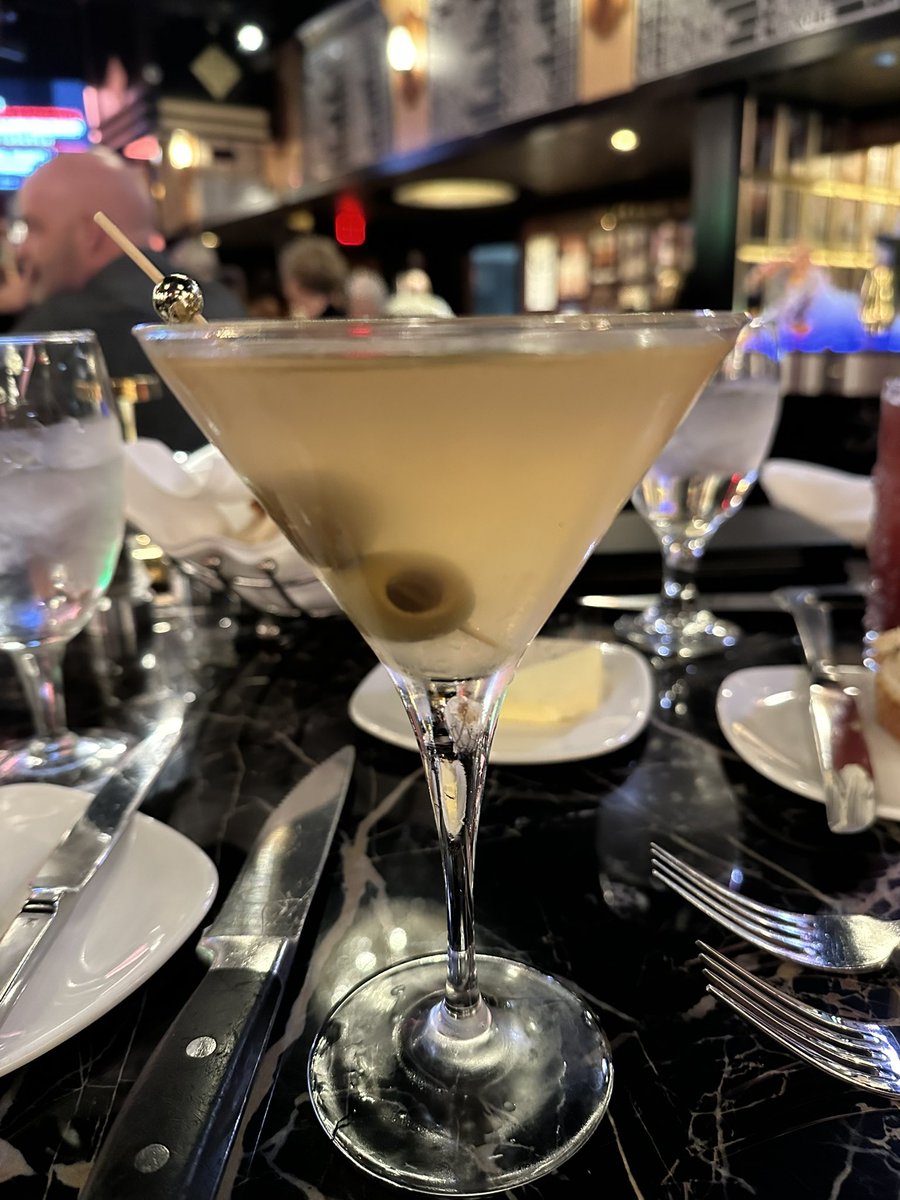 Thanks to everyone at <a href="/JeffRubys/">Jeff Ruby Culinary Entertainment</a> for a great Friday night in Louisville.  People ask me why I like it so much, so I take them there and no more needs to be said.  Top notch food, staff and Robbie Bartlett was amazing as always.  Thank you <a href="/TheRealJeffRuby/">Jeff Ruby</a> for an iconic place.