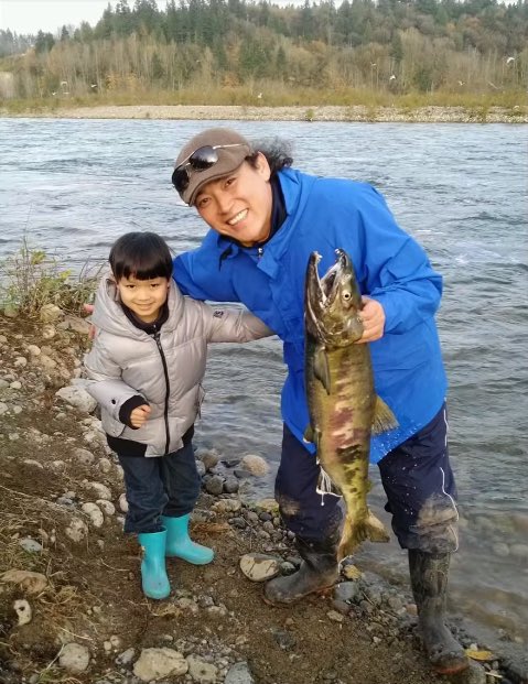 ohyul shared a childhood pic of him fishing with his dad and they caught salmon🥹♥️

#OHYUL #오율
