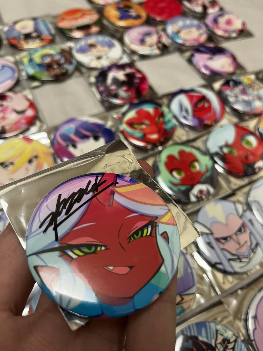 180個で79/100種類達成。 サイン缶バッジは合計5つです。 後半かなり