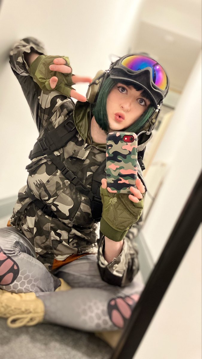 Flower Wolf 🔜 MCM Comic Con London 🇬🇧 tweet media