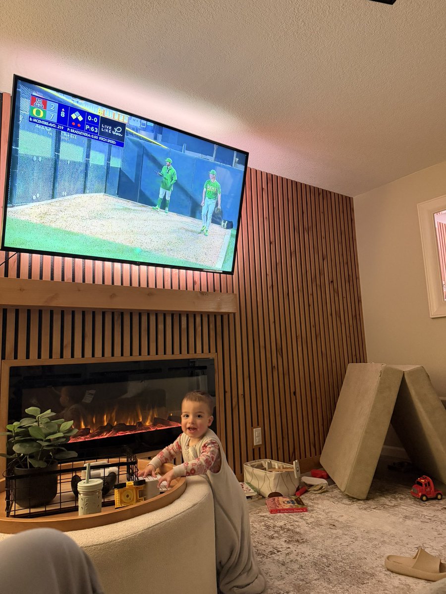 Dylan_Taylor_13's tweet photo. Braiden would not go to sleep with Duck game still on… #SCO 
@CoachWazUO @JackMarder14 @MattFlorer @OregonBaseball https://t.co/a7Q58rGpQa