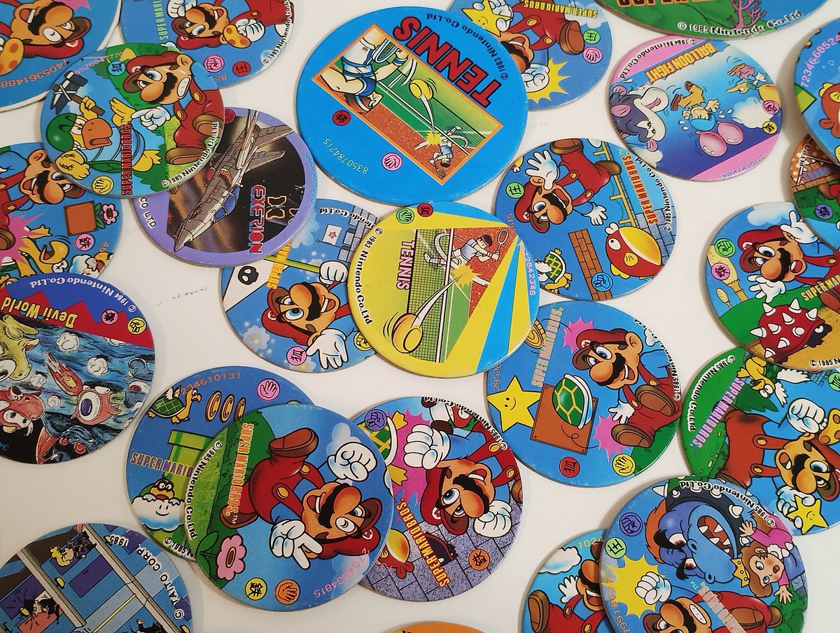 ①ファミコンソフトがデザインされたメンコをただいま品出中です