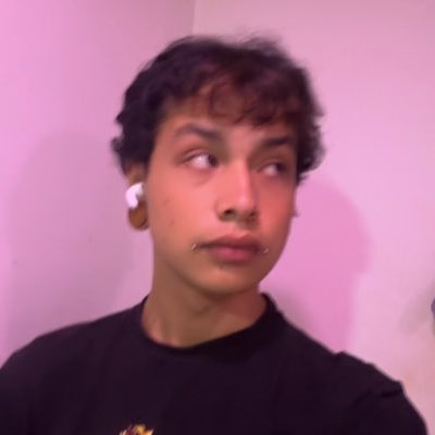 vik_p06's tweet photo. #NuevaFotoDePerfil https://t.co/y9q90QszBz