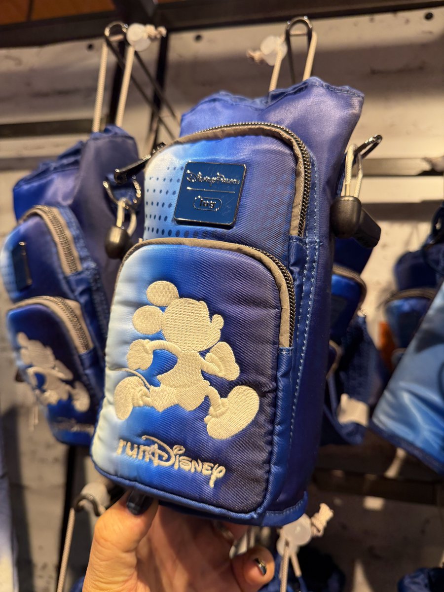 mickeynet028's tweet photo. lugドリンクバッグ 50ドル
lugショルダーバッグ 90ドル
runDisneyスピジャ 79.99ドル
runDisney壁掛けアイテム 29.99ドル

#MNWDW #WDW #2026Feb #WaltDisneyWorld #ディズニーワールド #ウォルトディズニーワールド
#ディズニースプリングス  #DisneySprings https://t.co/k1CcZBKlNu