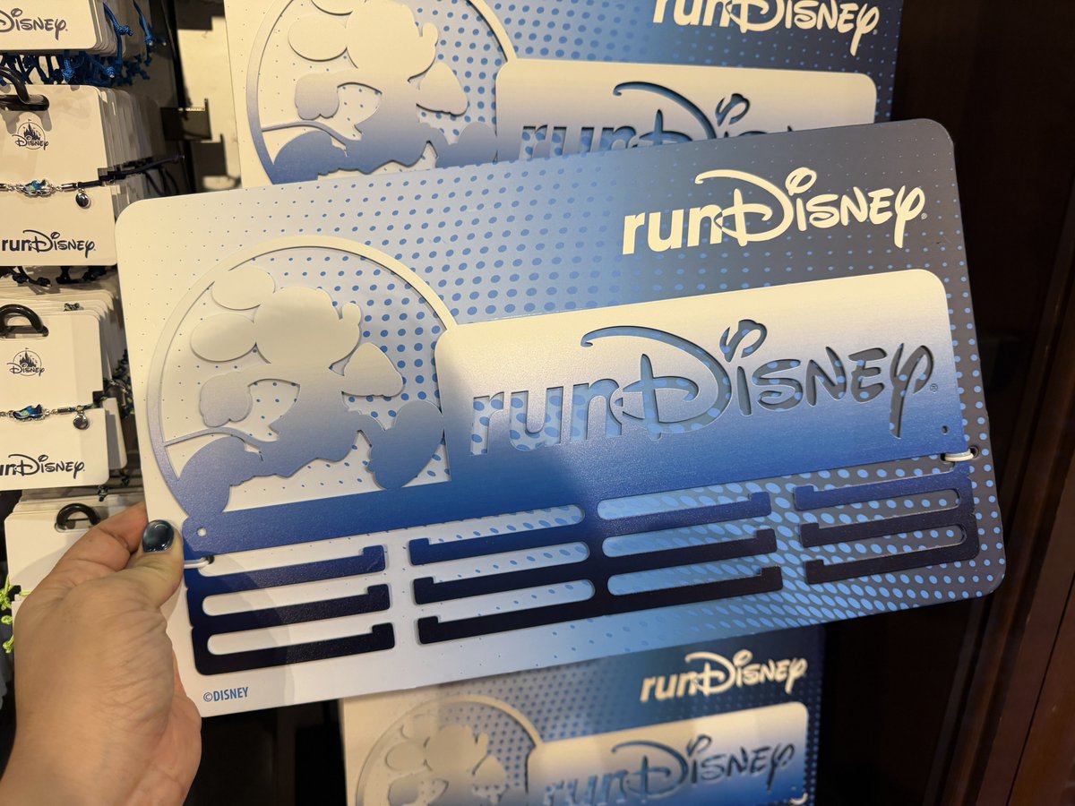 mickeynet028's tweet photo. lugドリンクバッグ 50ドル
lugショルダーバッグ 90ドル
runDisneyスピジャ 79.99ドル
runDisney壁掛けアイテム 29.99ドル

#MNWDW #WDW #2026Feb #WaltDisneyWorld #ディズニーワールド #ウォルトディズニーワールド
#ディズニースプリングス  #DisneySprings https://t.co/k1CcZBKlNu