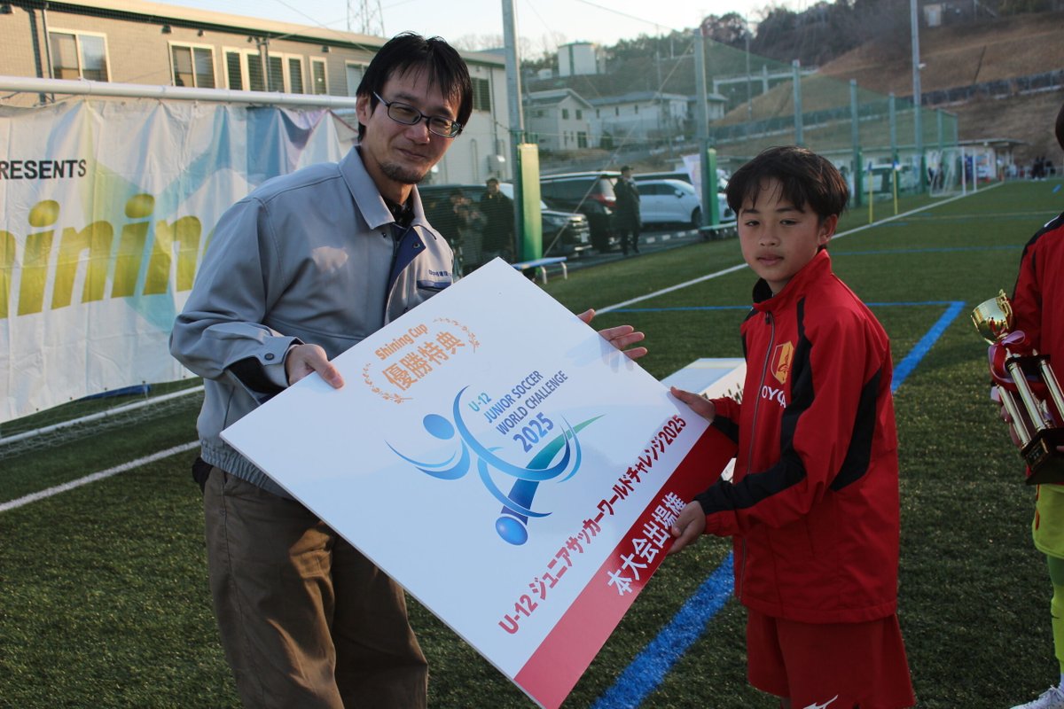 IKOMA FC(<a href="/ikoma_fc_nara/">IKOMA FC 奈良</a>)の社長である播戸竜二さんが来社しました。播戸竜二さんといえば、元サッカー日本代表のフォワードとして活躍した元Jリーガー。こんなすごい人が奈良を一緒に盛り上げようと弊社を訪問してくださいました。
8-nakamura.co.jp/20260228/
熱い男です！うちの社長とも息ぴったり♪