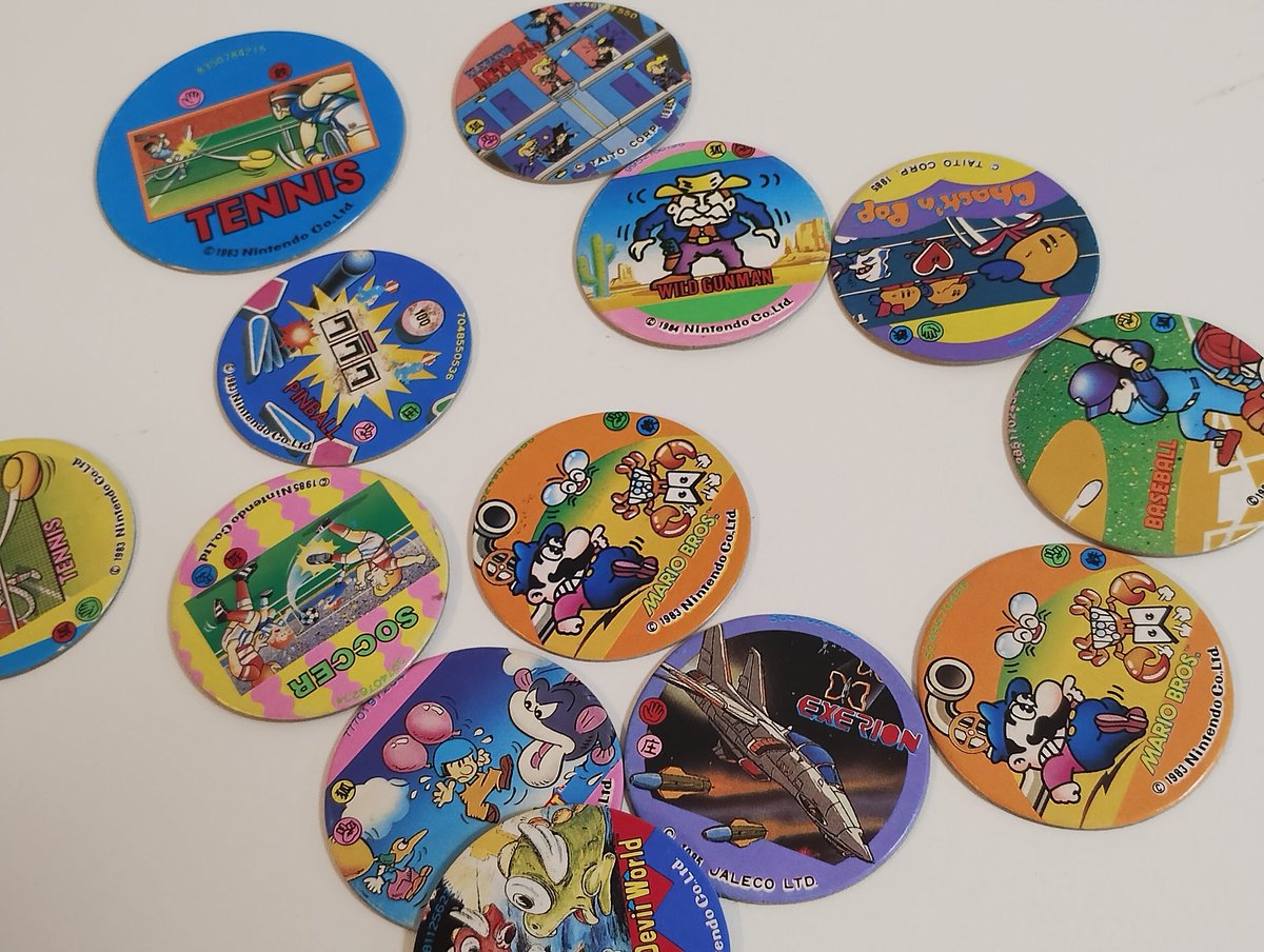 ②ファミコンのパッケージデザインのメンコたち。 任天堂をはじめ