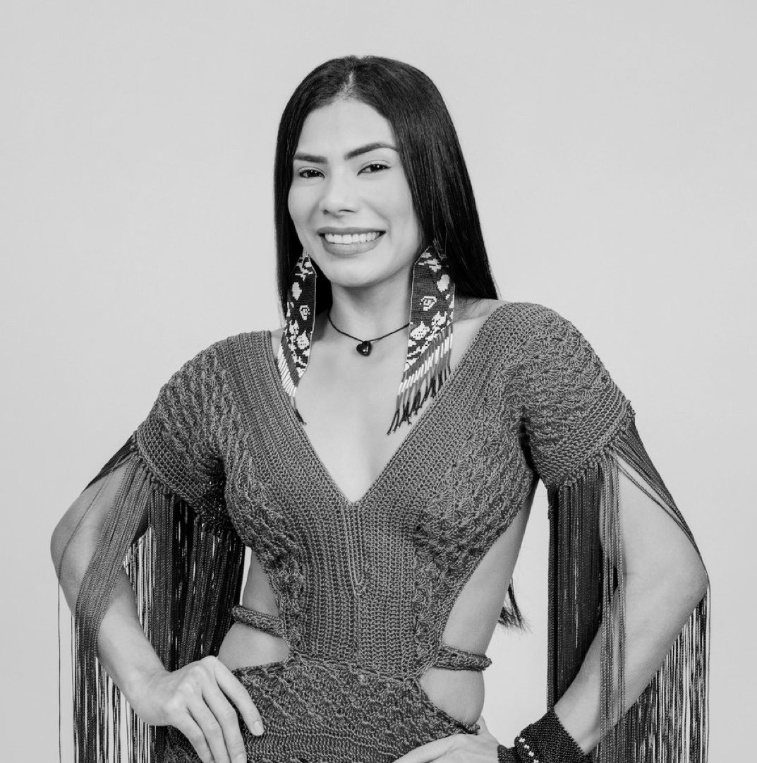 OlaLipe_'s tweet photo. ESSA MARCIELE E A PROVA VIVA DAQUELA FRASE “CUIDADO COM QUEM VOCE CHAMA DE AMIGA PORQUE A PIOR INVEJOSA E A QUE TE ABRAÇA E TE DA  UMA FACADA PELAS COSTAS” MAXIANE SE FERROU MUITO COLANO COM ESSA COBRA #BBB26 https://t.co/znQGwtmXyn