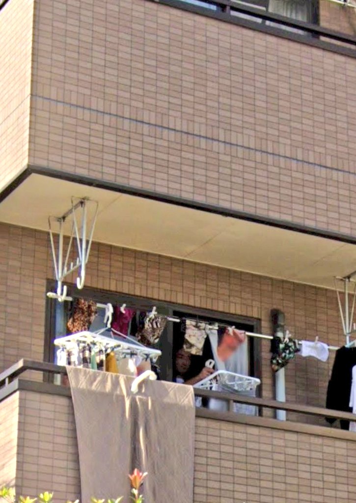 genji_umeno's tweet photo. Googleのストリートビューに
昔住んでた家で洗濯物を干してる俺の姿が
#YAVAYだろ https://t.co/bmrUbkPXA0