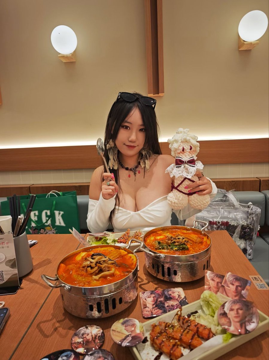 wangruowennn's tweet photo. 吃一口秦彻
#Sylus 
#秦彻 
#cosplay https://t.co/Wi0MB6xd5M