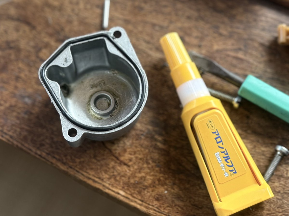 エンジン始動に苦戦してます。 なんとパッキン類付け忘れ！！ しかも