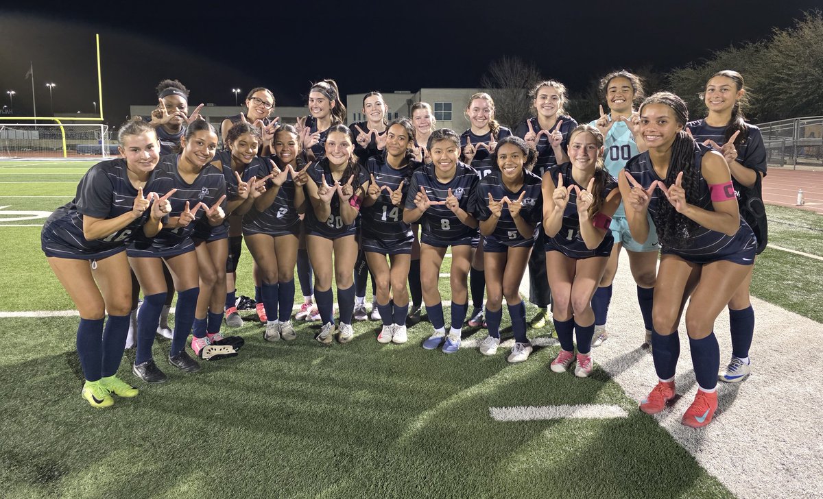 HHSHawkSoccer's tweet photo. What better way to end sibling night than with a 3-0 win against the Georgetown Eagles!
Our lady Hawks faught hard and took home the win, bringing their undefeated record to 9-0! Great job ladies! Let's finish this second round of district play strong💪
#teambeforeme https://t.co/Ti0jvf8PrK
