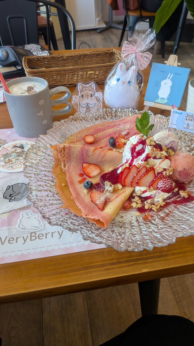 今日はうさぎしんぼる展とベリーさんのコラボカフェを箸子しました🐇))
<a href="/yurio_pommy/">ぽみーゆりお@うさぎ漫画家</a> さんのにんげんくっさ...シールと<a href="/naaak_a2/">チドリアシのうさぎ | そうさくマーケットあ11a</a> さんのシールとダイエットに触発されて原画、<a href="/momofukudou/">百福堂🐰うさぎしんぼる展in名古屋🌸</a> さんのコダマちゃんっぽいもっちーを購入、<a href="/berryjyo007/">VeryBerry 3/15まで名古屋コラボカフェ</a> さんのバッグは瞬殺で買えませんでした(´･ω･`)