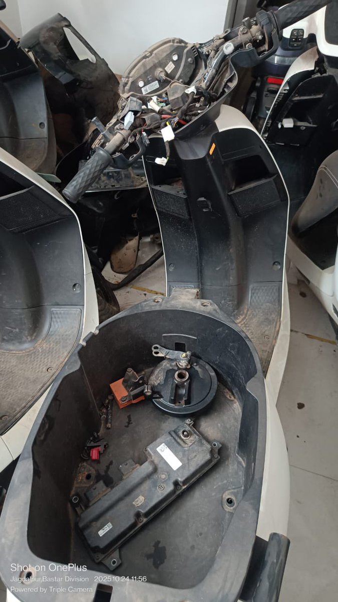 ManishSamarath's tweet photo. @OlaElectric My ola air is at your Jagdalpur service centre for last 8 months, is this the quieter cleaner and easier future ???
You don’t have any responsibility towards your customers Ola how pathetic 🤬 https://t.co/kVAsdy2Cx3