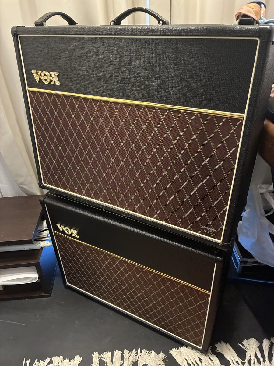 おれの6畳の部屋にAC30が2台あるのどうなん、、、