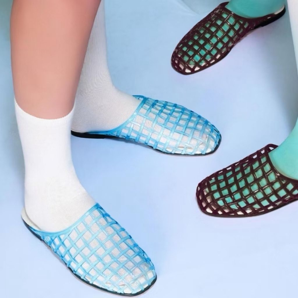 Helloweensk's tweet photo. A local brand that makes these sandals simple but with character https://t.co/UU8L4ZlHCF