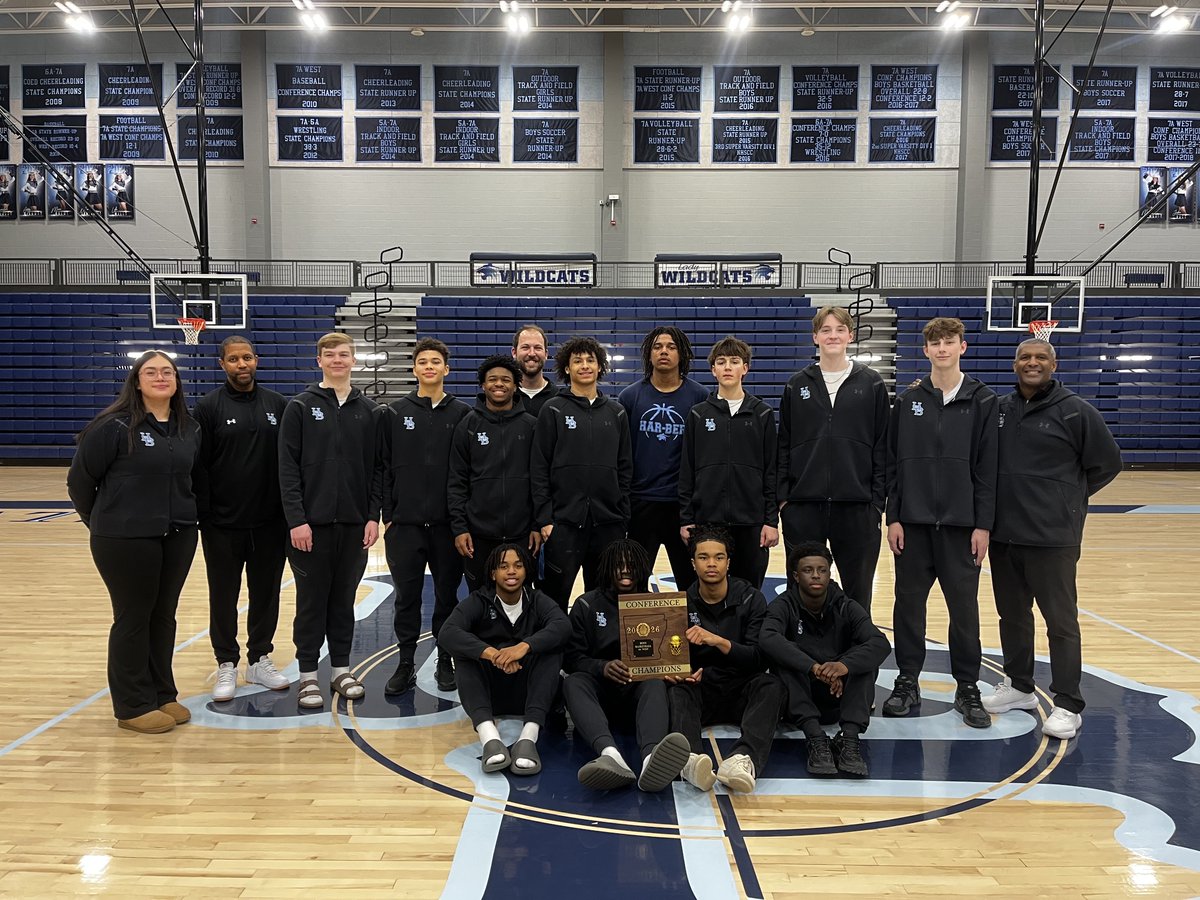 CoachTommyDeff's tweet photo. Cut down the net tonight! Conference champs! State Bound! Go Cats! https://t.co/XpIuD6ByUp
