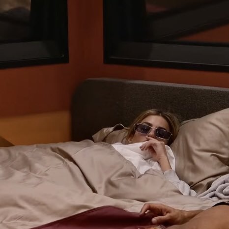 ‎⪩⪨︎ tweet media